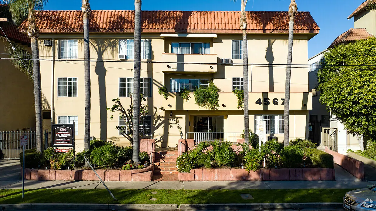Willis Apartments — Photo 2