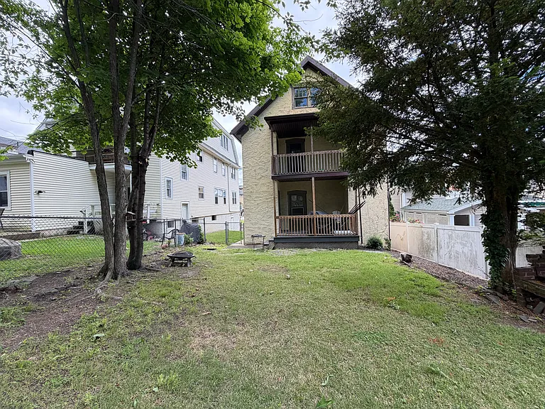 1517 Quincy Ave — Photo 17