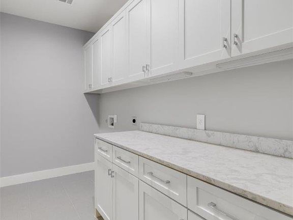 4th image of 3704 W Beverly Dr