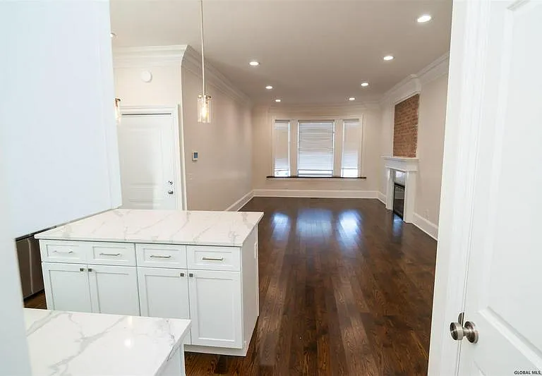 522 Madison Ave #1 — Photo 7