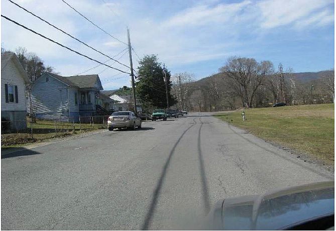 2nd image of 521 Verge St