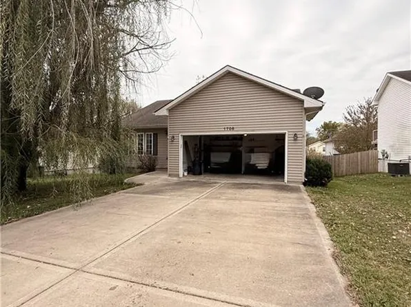 1708 Prairie Cir, Cameron, MO 64429