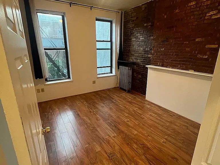 42 Henry St #3 — Photo 6
