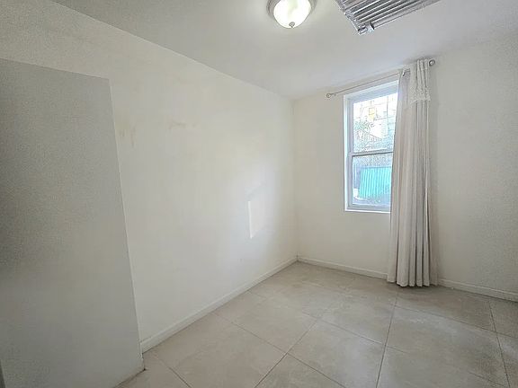 4th image of 21-41 32nd St #B2