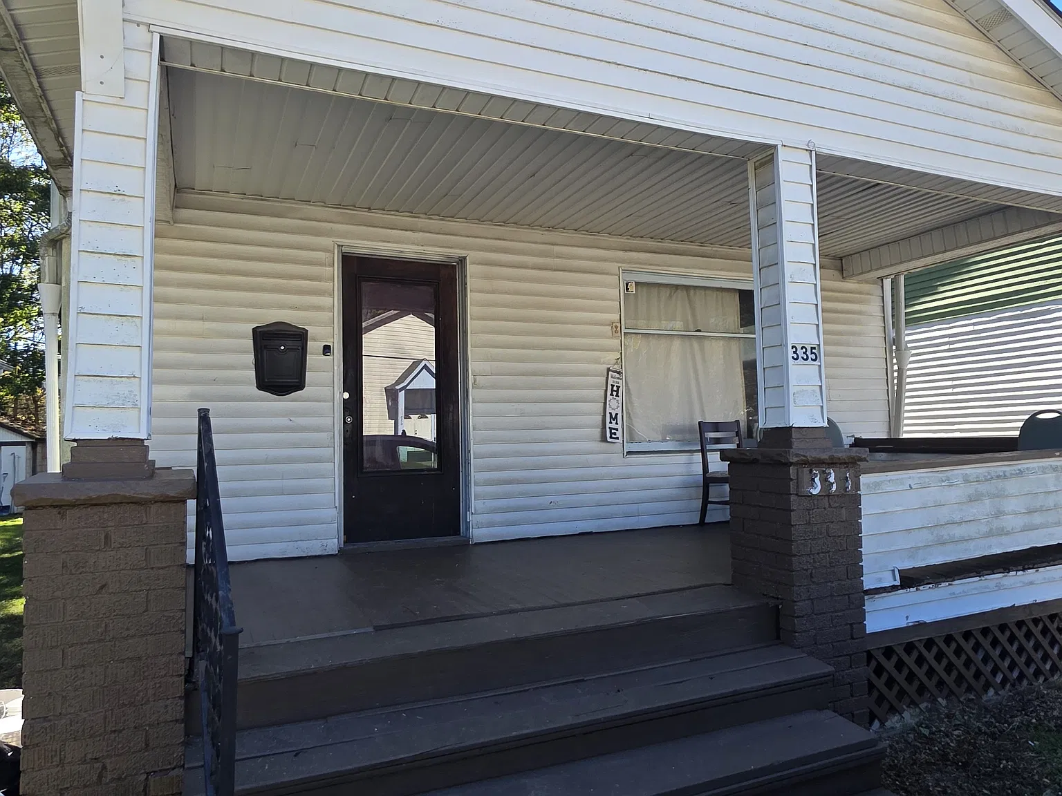 4 bed, 1364 sqft, $1,300 — Photo 2