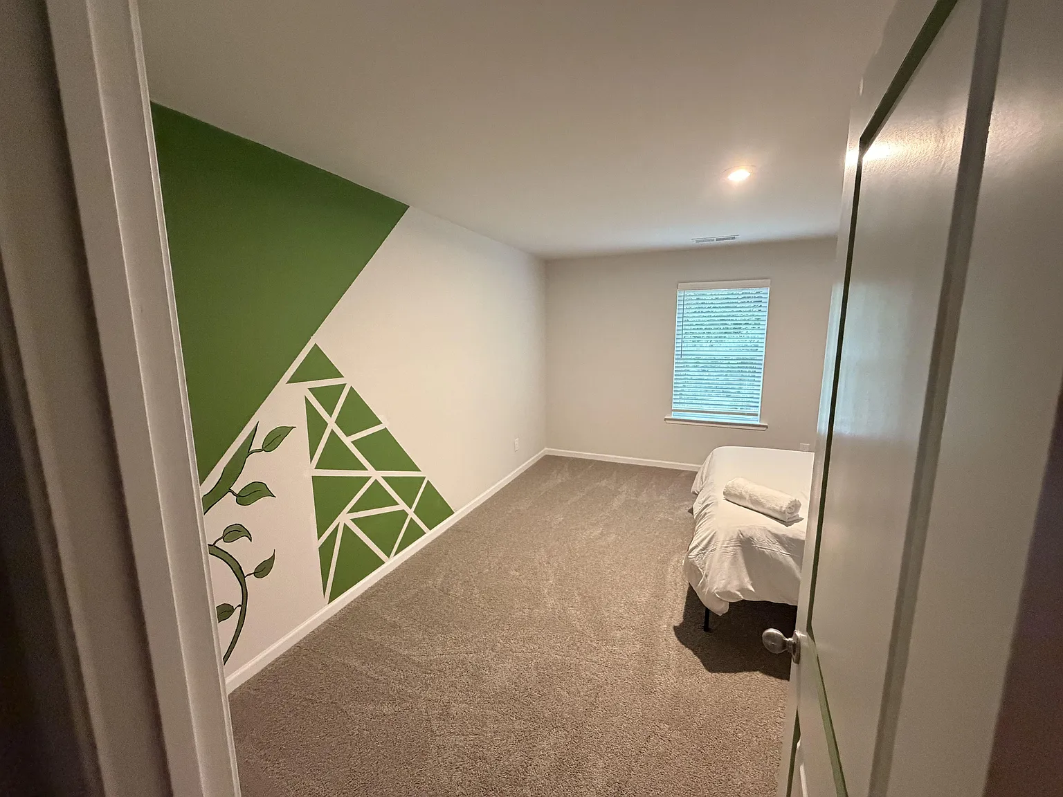 2 bed, 1.5 bath, 2066 sqft, $1,070 — Photo 4