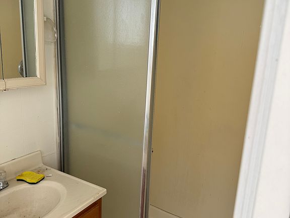 3rd image of 6521 Brentwood Blvd #B