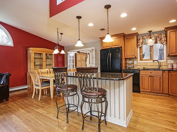 4th image of 3504 Carol Ct
