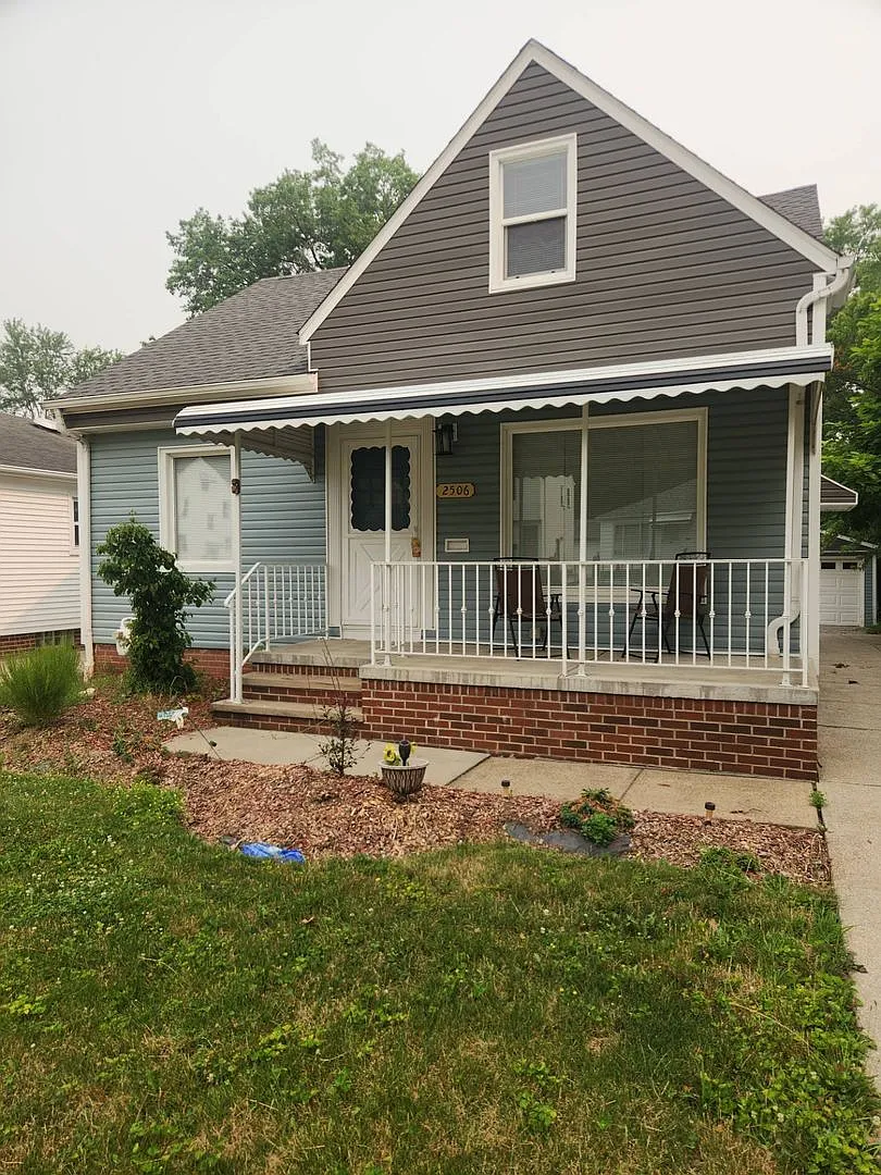 Charming 4-Bedroom Property in Prime Location — Photo 1