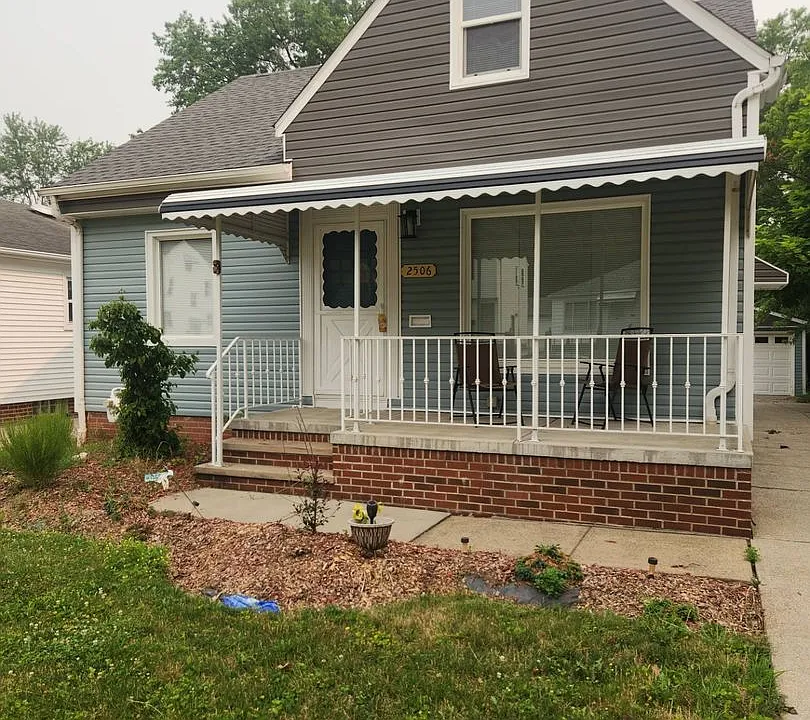 2506 Torrington Ave