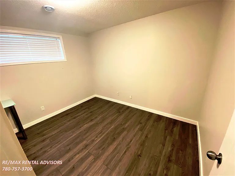 2531 Cole Cres SW — Photo 12