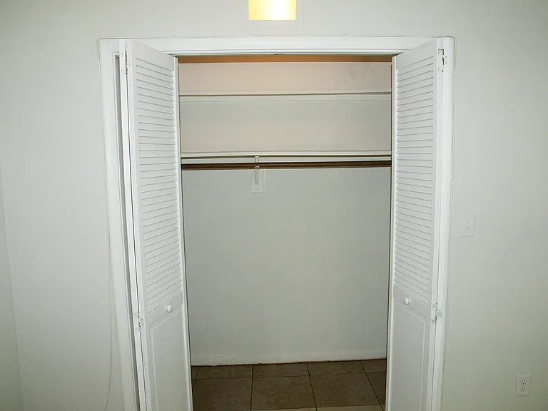2031 SE 5th St #6 — Photo 9