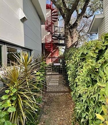 2nd image of 531 Leigh St