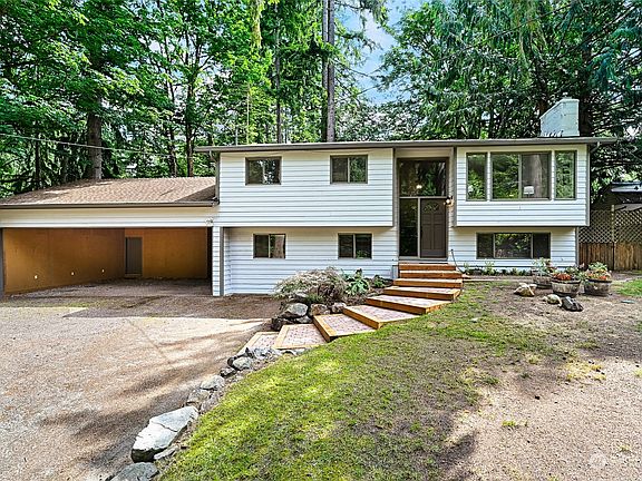 2nd image of 16610 212th Avenue NE