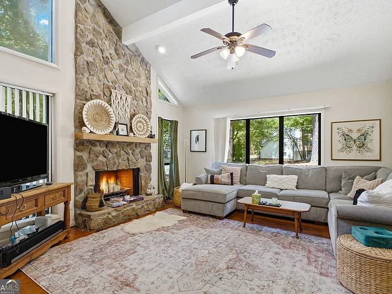505 Summerhill Pl — Photo 4