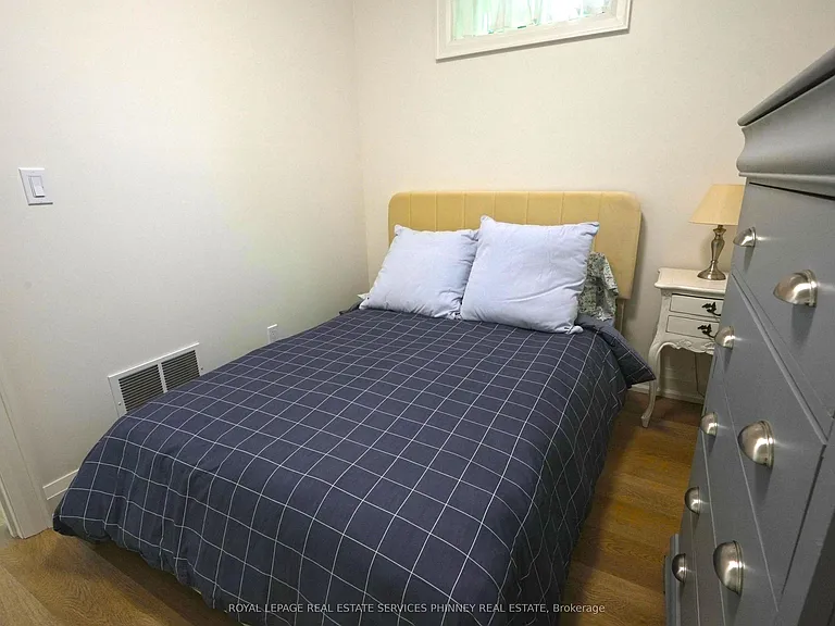 1413 Queen Victoria Ave — Photo 15