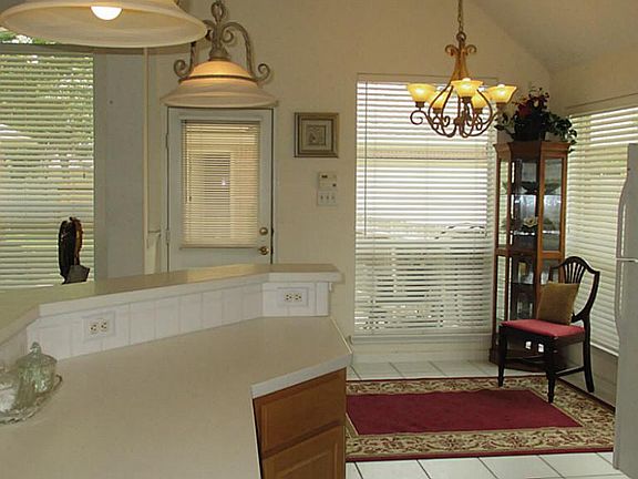 Bright and cheery breakfast area to start off your morning. Great breakfast bar for serving.