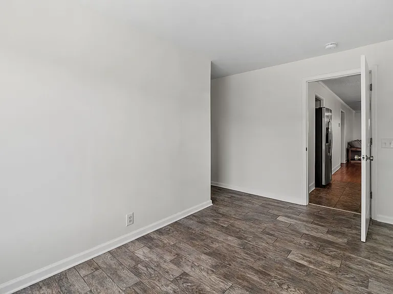 969 Henderson Ave — Photo 36