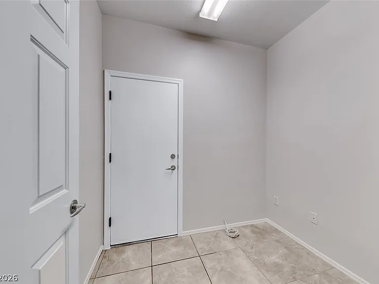 2343 Schaeffer Hills Dr — Photo 32
