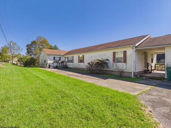 66 Hawks Nest Ln, Mount Clare, WV 26408