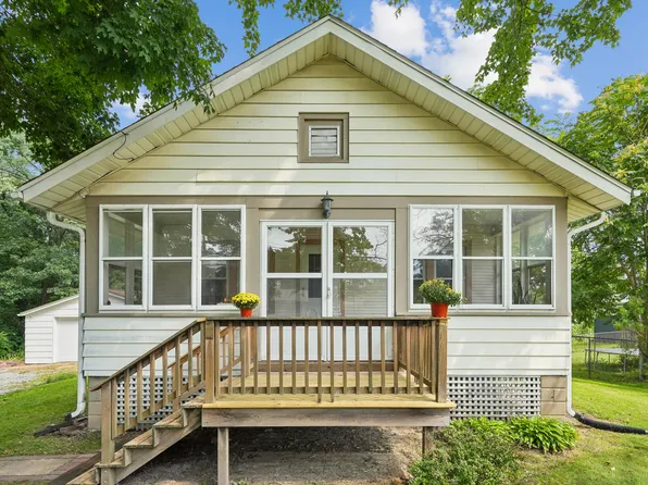 315 7th Ave, Silvis, IL 61282