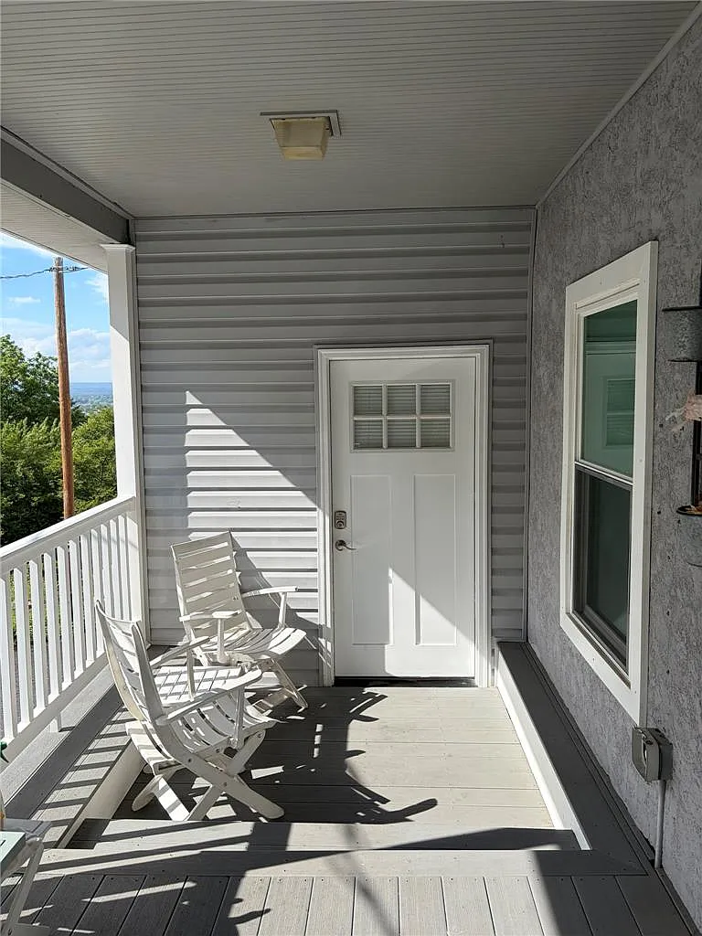 3 bed, 2.0 bath, 1068 sqft, $2,250 — Photo 3