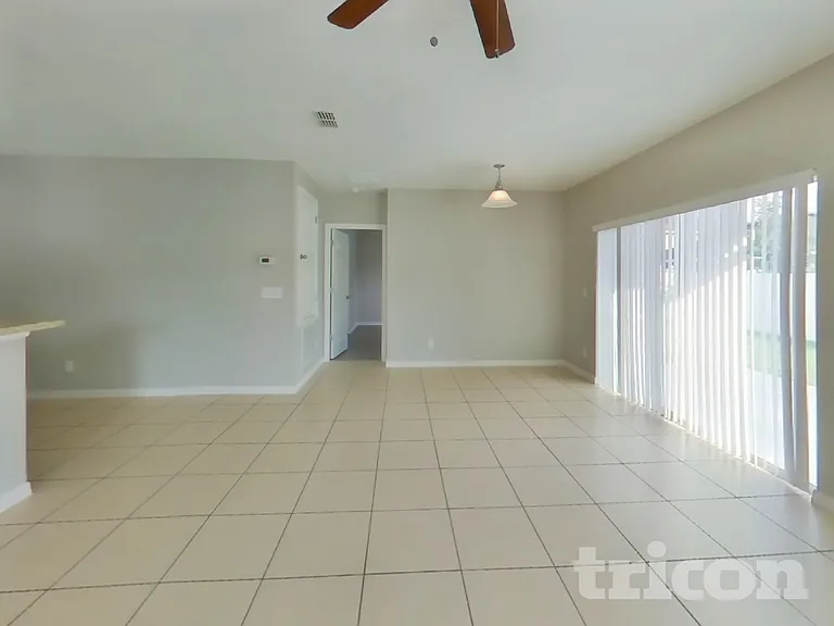 2800 Glendive Dr — Photo 2