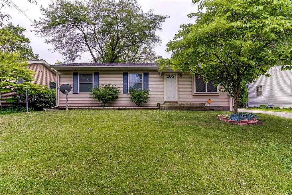 3911 Cambridge Dr photo 1