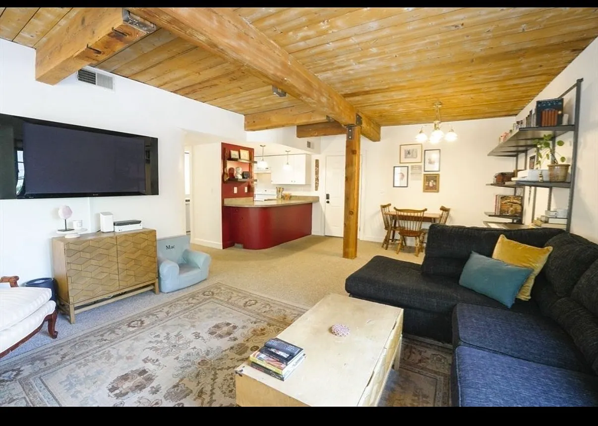 2 bed, 894 sqft, $2,700 — Photo 4