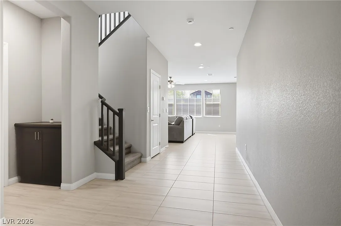 3 bed, 2.5 bath, 2614 sqft, $2,800 — Photo 3