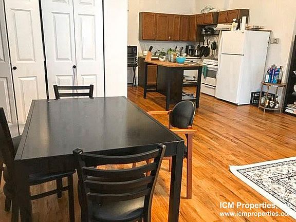 2nd image of 2049 N Hoyne Ave #Gdn