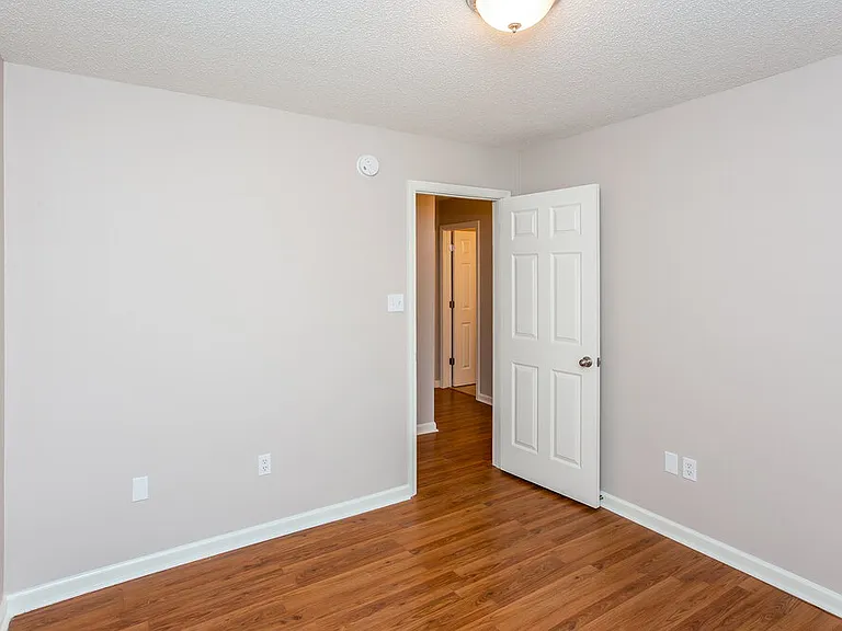 1720 Cherry Creek Dr — Photo 15