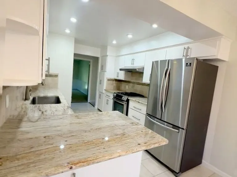 1270-1272 Meredith Way — Photo 6