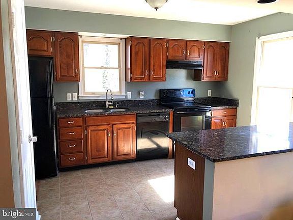 2nd image of 305 Tulip Cir