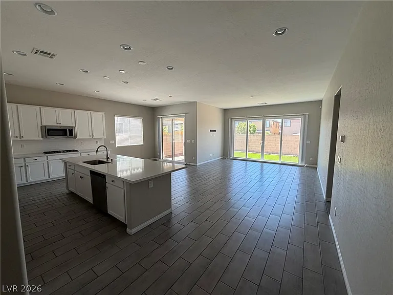 63 Barton Bay Ave — Photo 4