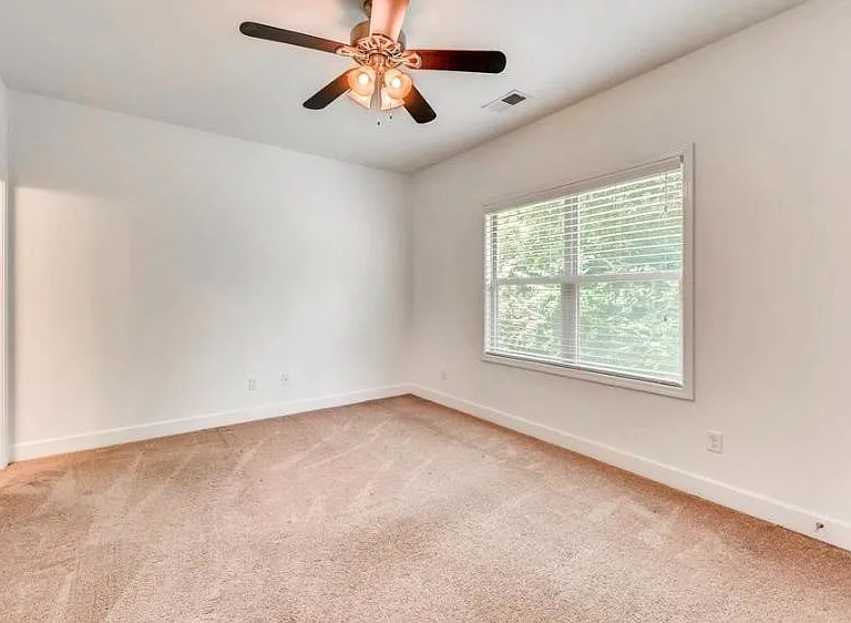 2027 Pinecrest Dr — Photo 6