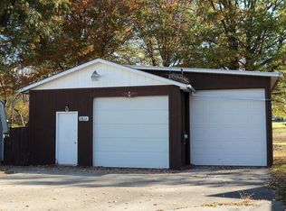 1613 S Rawleigh Ave, Freeport, IL 61032