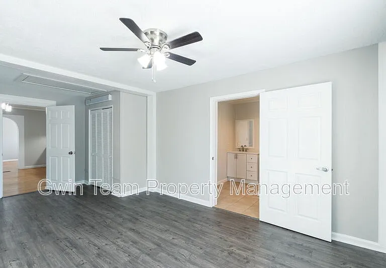 4715 S Lee St — Photo 21