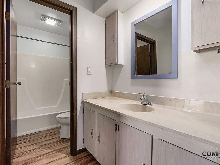 1025 W. MacArthur Avenue — Photo 22