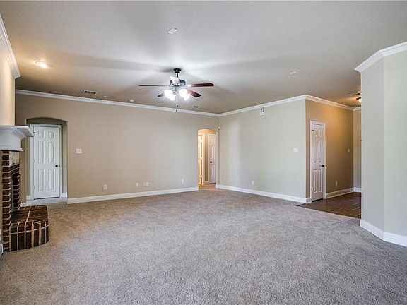 4th image of 360 Tree Row Dr