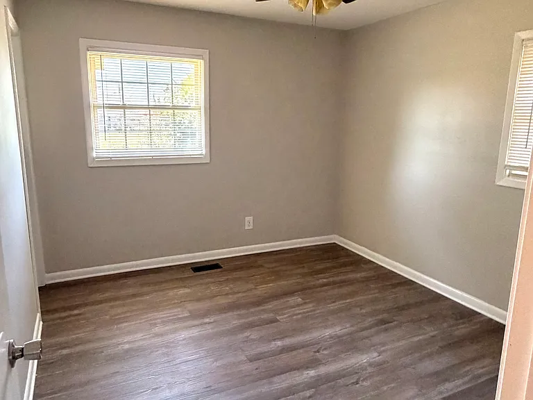 330 Allen Dr — Photo 6