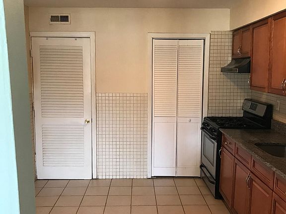 3rd image of 50 Adriana Ct #50