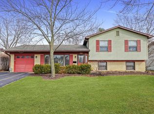 220 Old Mill Grove Rd, Lake Zurich, IL 60047