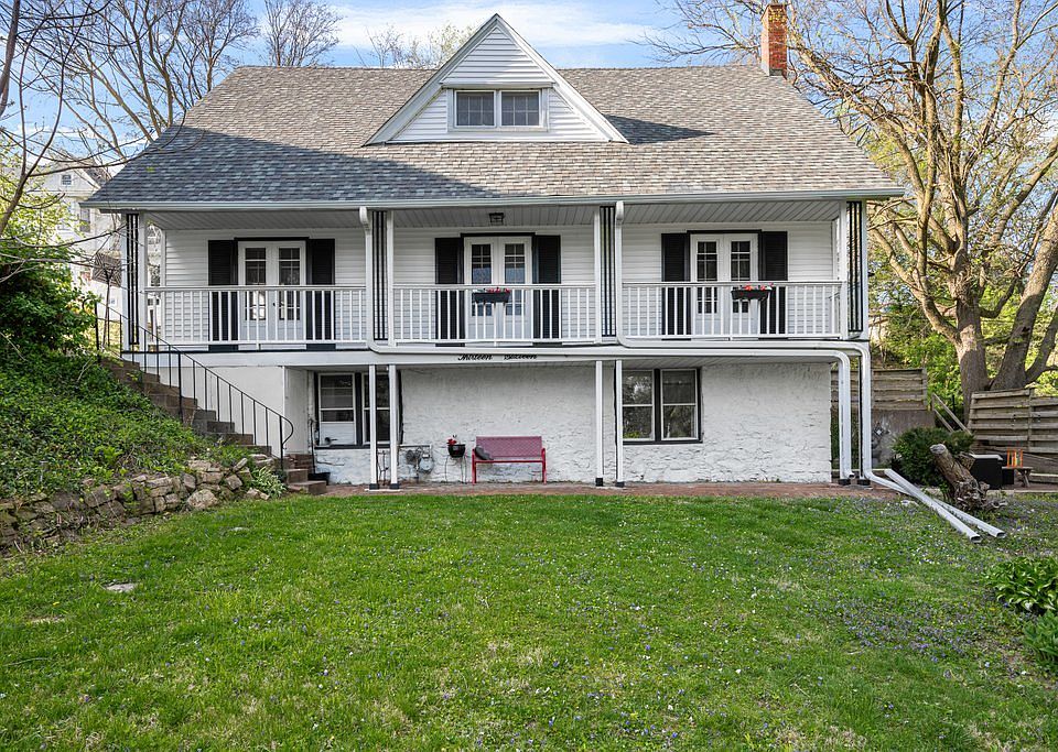 1st image of 1316 E 9th St