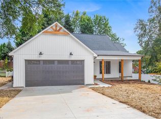 4220 Cavalier Dr, Winston Salem, NC 27104