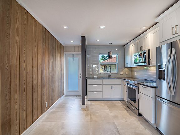 5th image of 226 Australian Ave APT 4