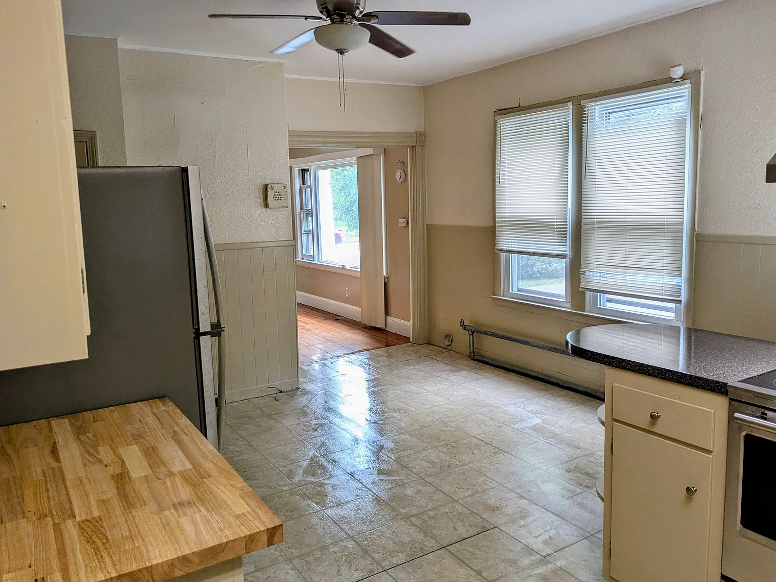 3 bed, 1130 sqft, $2,100 — Photo 2