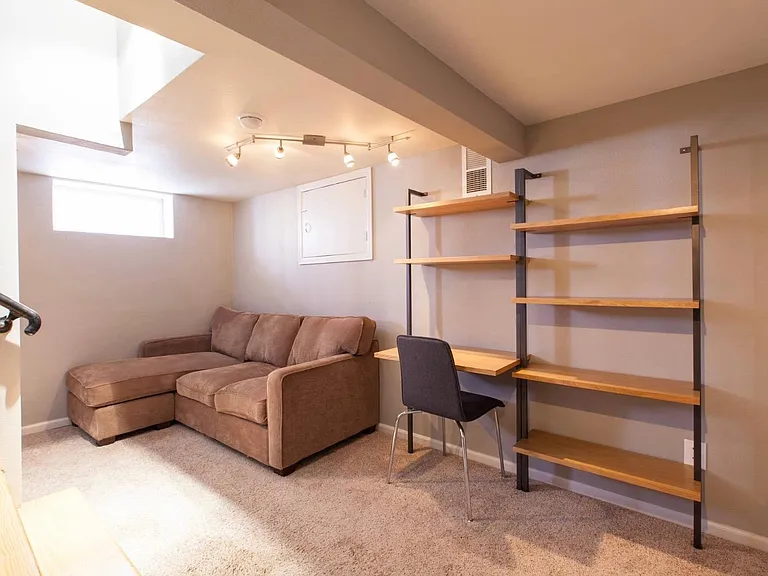 2626 W Argyle Pl — Photo 17