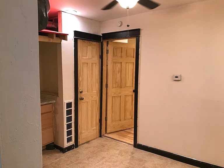 9616 S Exchange Ave #1R — Photo 8