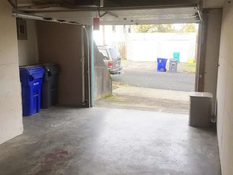 5630 NE Couch St #&-39 — Photo 9